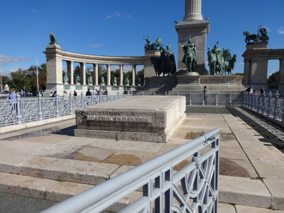 monument to heros