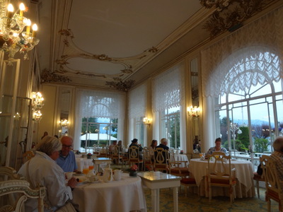 breakfast room